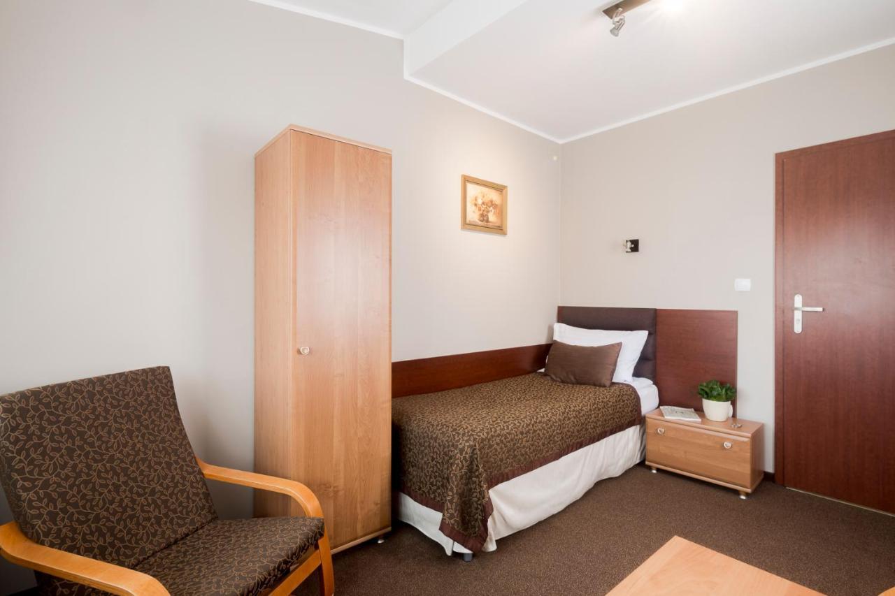 Hotel Noce I Dnie à Postołowo Extérieur photo