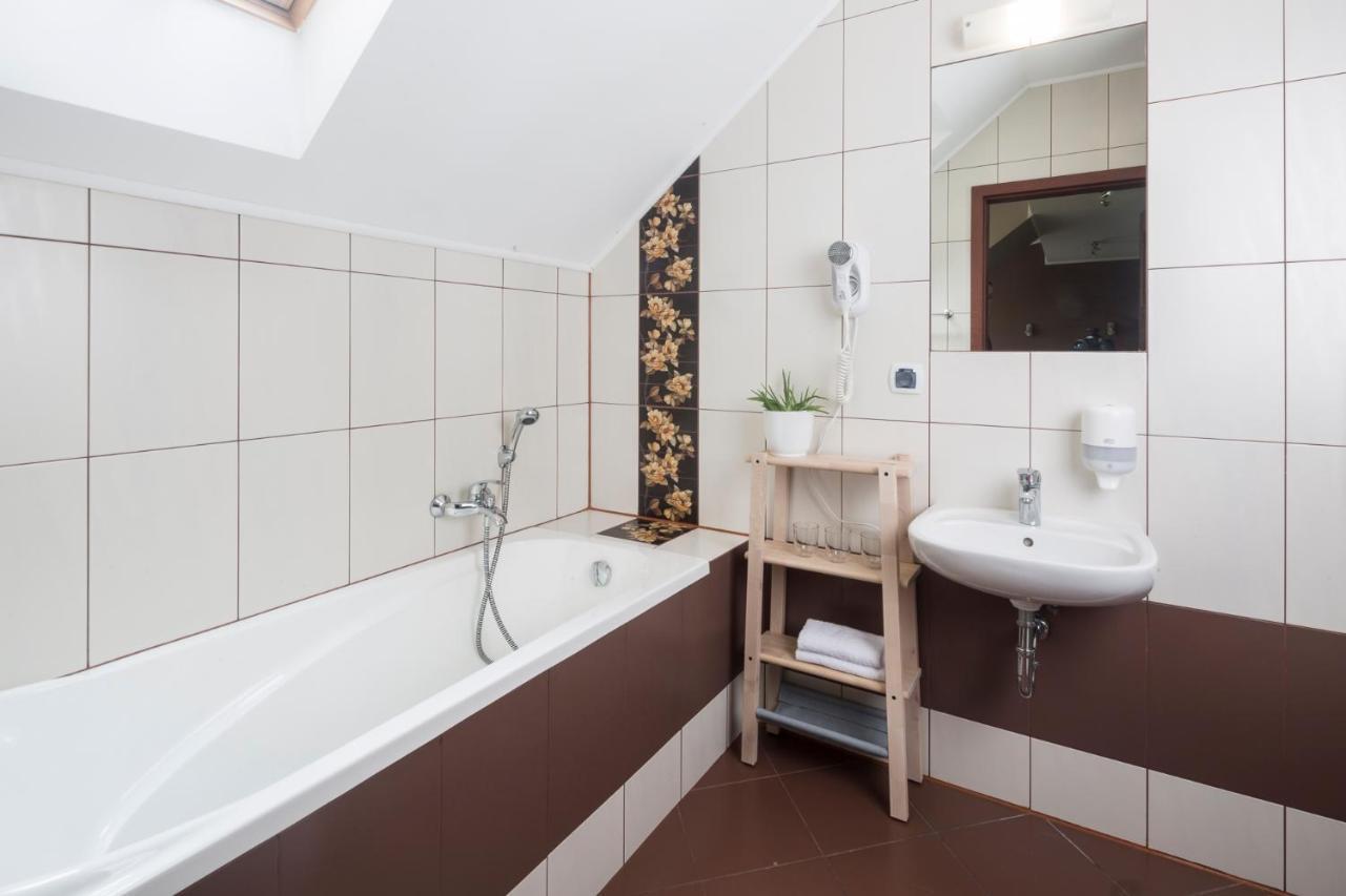 Hotel Noce I Dnie à Postołowo Extérieur photo