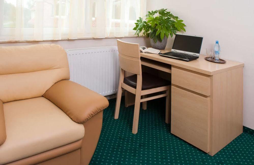 Hotel Noce I Dnie à Postołowo Extérieur photo